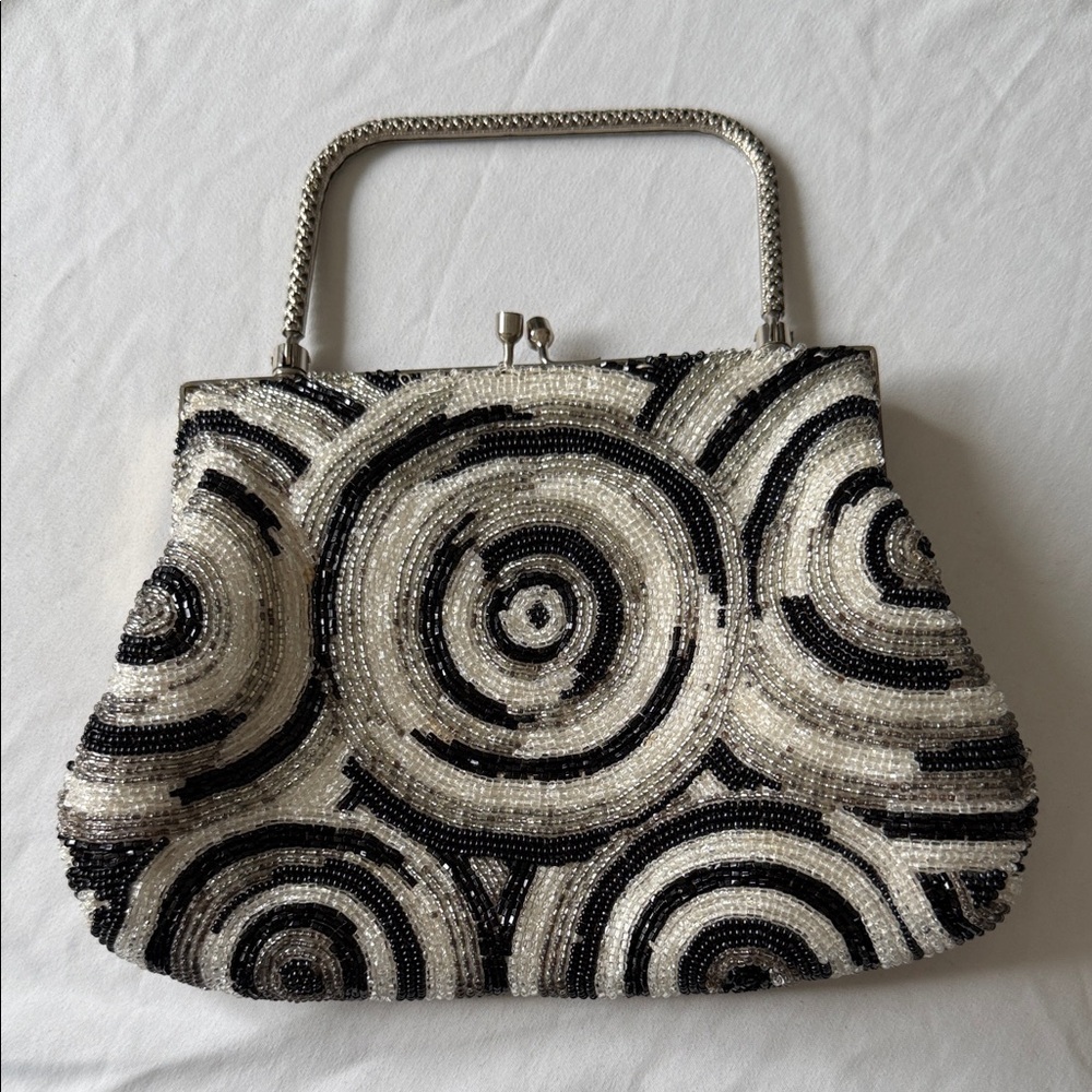 Vintage Delill Black and White Beaded Handbag with kiss lock